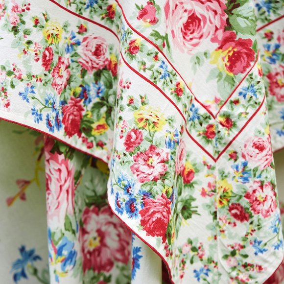April Cornell Tablecloth Cottage Rose 36x36 NWT - Picture 3 of 3
